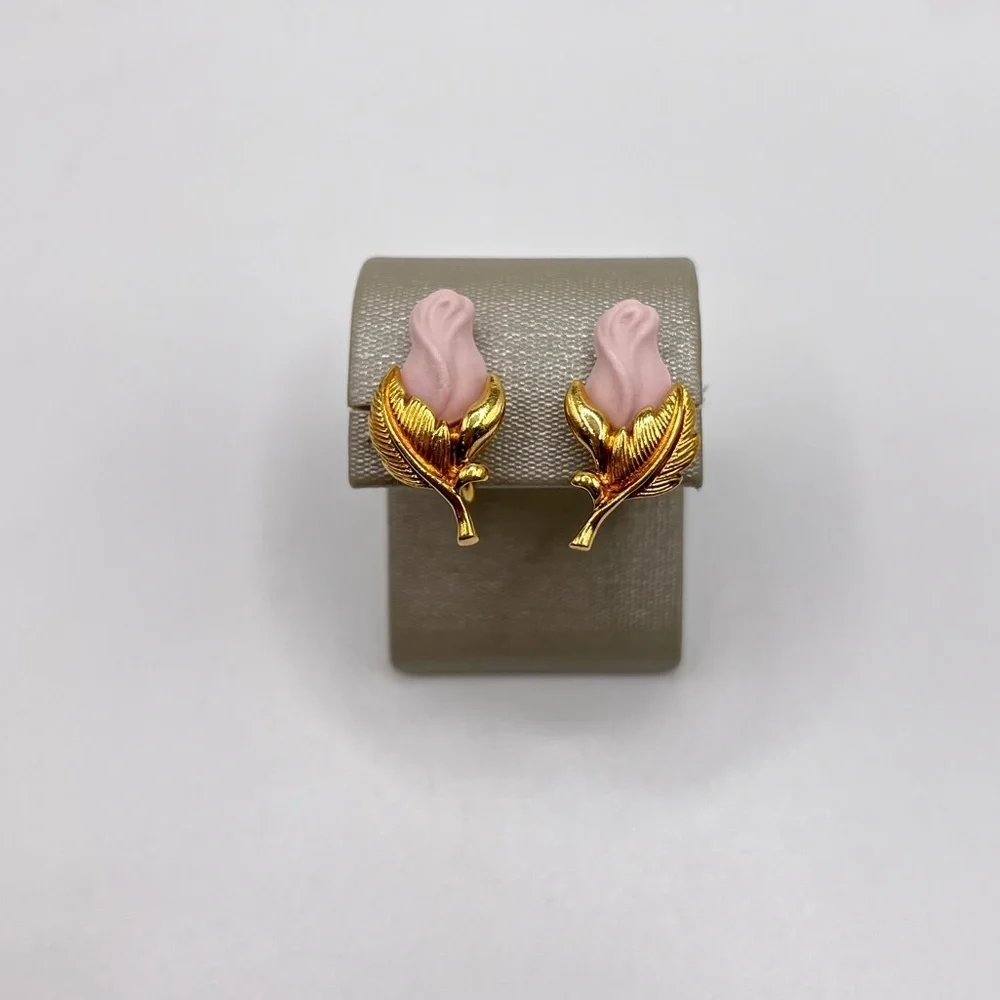 Vintage AVON Pink Rosebud Clip-On Earrings – Gold Tone Floral